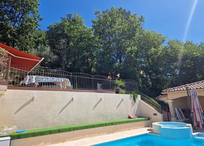 Les Restanques De Camelie בית הארחה