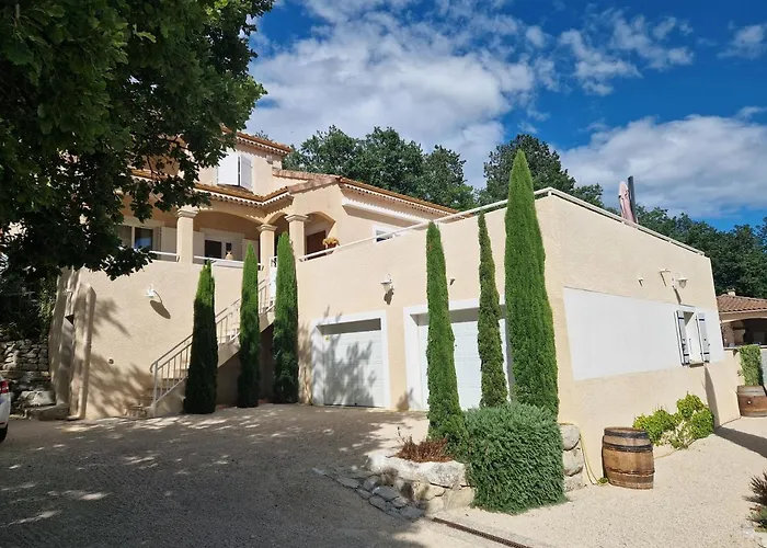 Les Restanques De Camélie Maison d'hôtes 3*